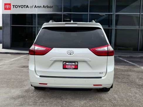 Used 2019 Toyota Sienna XLE w/ XLE Navigation Package FWD image 11