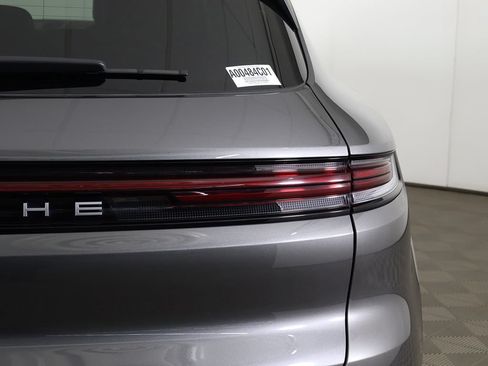 Used 2024 Porsche Cayenne AWD/4WD image 19