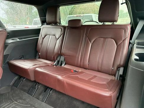 Used 2022 Ford Expedition Limited AWD/4WD image 18