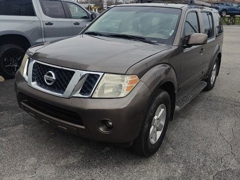 Used 2008 Nissan Pathfinder SE image 1