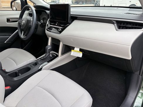 Used 2023 Toyota Corolla Cross LE image 27
