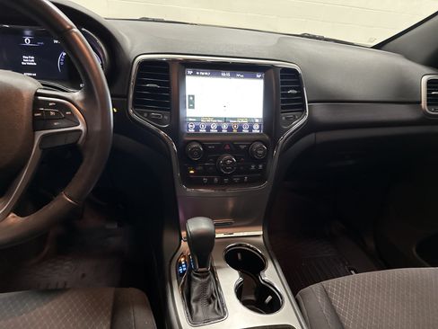 Used 2018 Jeep Grand Cherokee Laredo AWD/4WD image 30