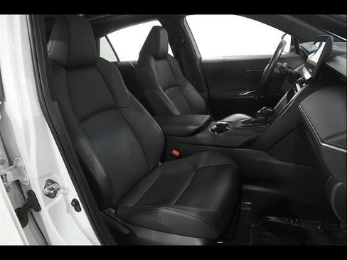 Used 2024 Toyota Venza Nightshade AWD/4WD image 18