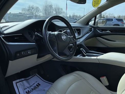 Used 2020 Buick Enclave Essence image 10