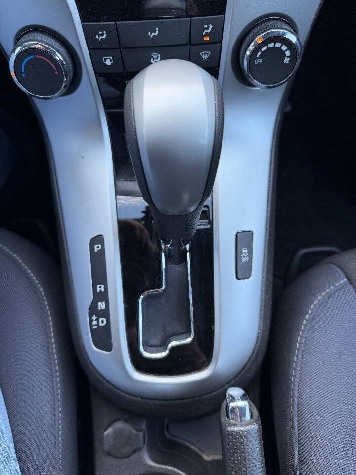 Used 2016 Chevrolet Cruze LT w/ Technology Package FWD image 20