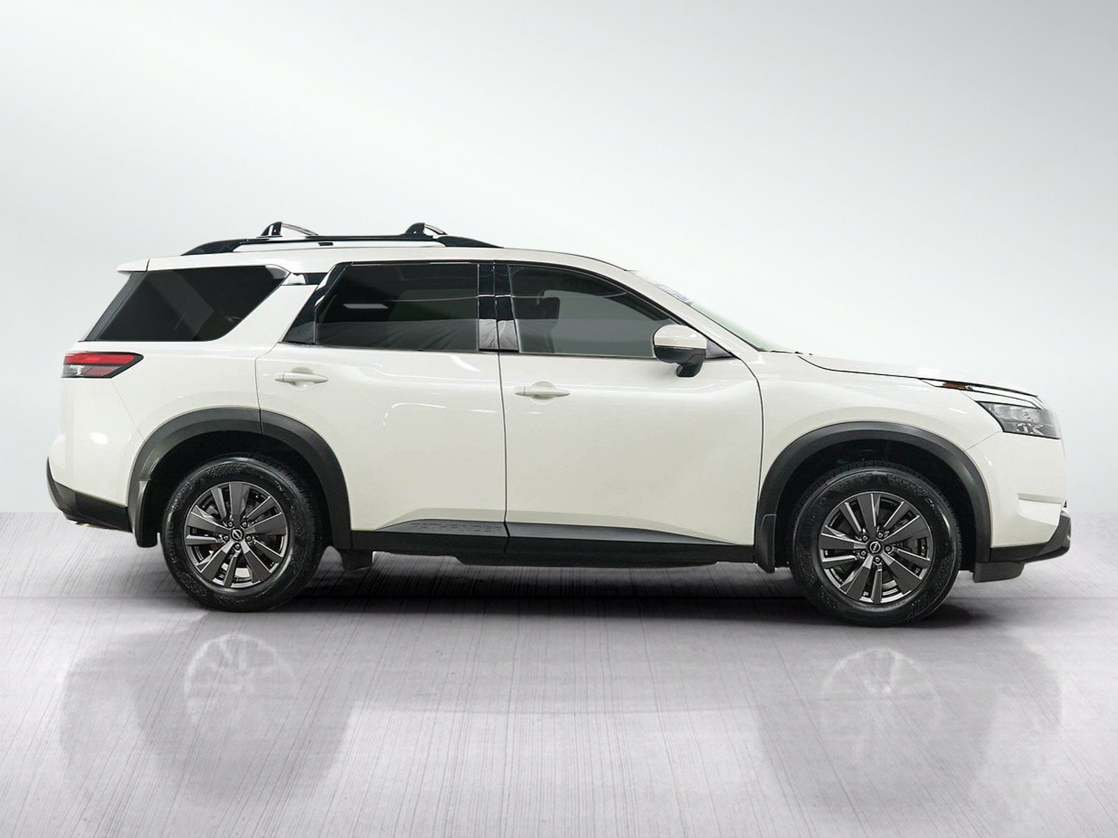 Used 2023 Nissan Pathfinder SV w/ SV Premium Package AWD/4WD image 6