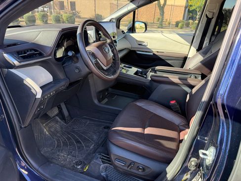 Used 2022 Toyota Sienna Platinum image 15