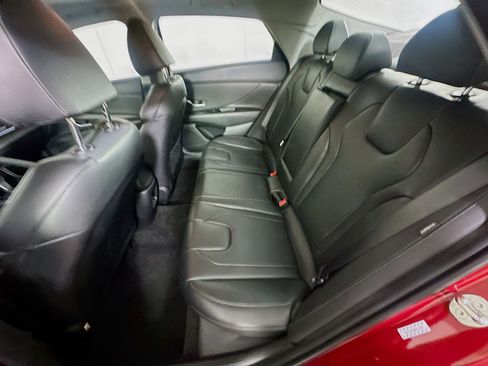 Used 2024 Hyundai Elantra Limited image 29