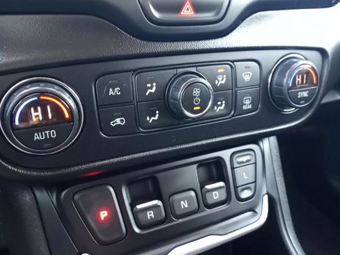 Used 2020 GMC Terrain SLE w/ Driver Convenience Package image 31