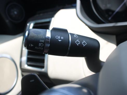 Used 2019 Land Rover Discovery SE AWD/4WD image 19