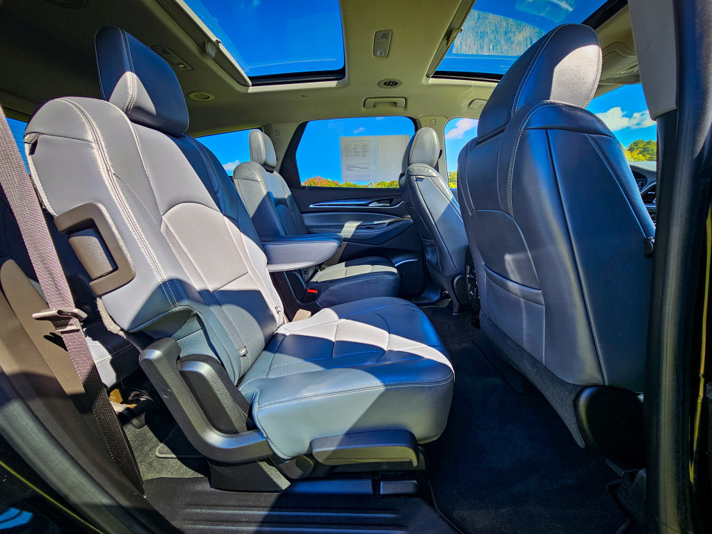 Used 2018 Buick Enclave Essence FWD image 40
