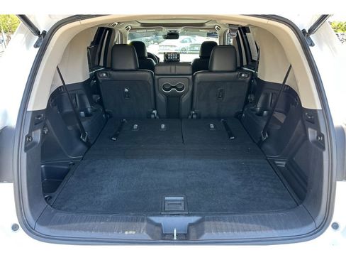 Used 2025 Honda Pilot Touring image 17