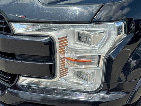 Used 2019 Ford F150 Lariat w/ Equipment Group 502A Luxury AWD/4WD image 10