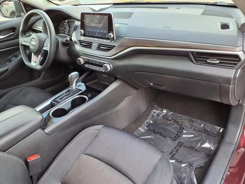 Used 2024 Nissan Altima 2.5 SV FWD image 8