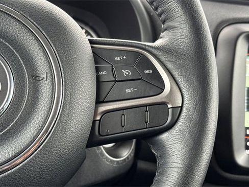 Used 2022 Jeep Renegade Latitude w/ Convenience Group image 29