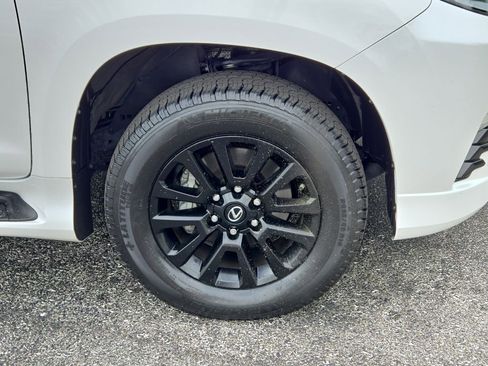 Used 2023 Lexus GX 460 image 4