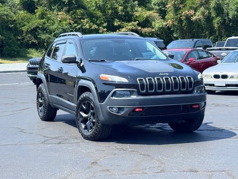 Used 2018 Jeep Cherokee Trailhawk w/ Comfort/Convenience Group AWD/4WD image 1