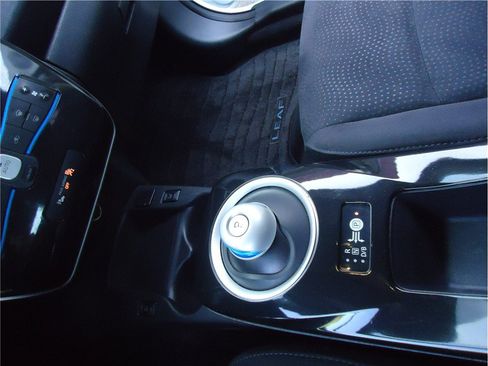 Used 2016 Nissan Leaf SV w/ Premium Package FWD image 23