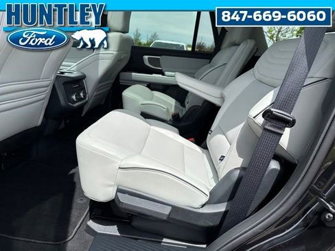 Used 2025 Ford Expedition Platinum w/ Platinum Ultimate Package AWD/4WD image 12