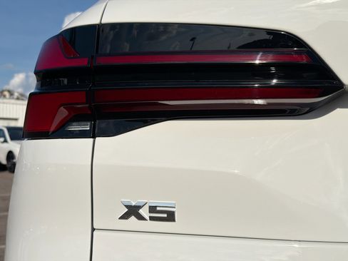 New 2026 BMW X5 M60i image 10