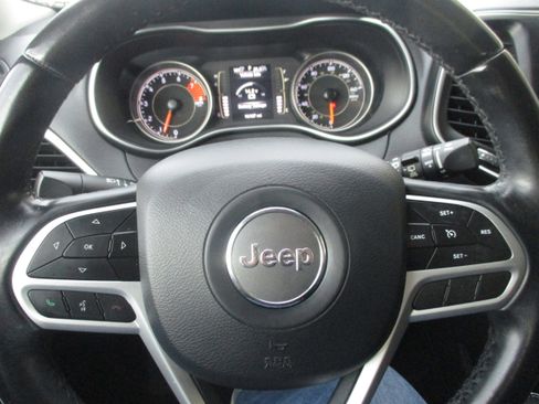 Used 2020 Jeep Cherokee Latitude image 23