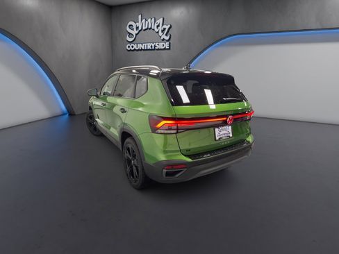 New 2026 Volkswagen Taos SE image 9