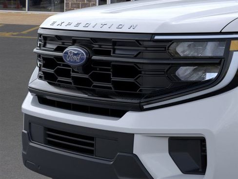 New 2025 Ford Expedition Active image 17