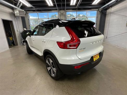 Used 2023 Volvo XC40 Recharge Plus AWD/4WD image 3