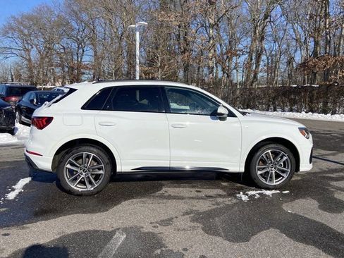 Certified 2025 Audi Q3 2.0T Premium w/ Convenience Package image 4