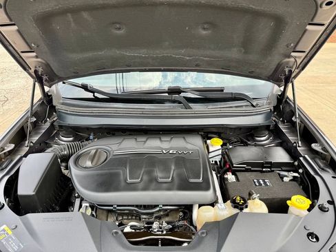 Used 2019 Jeep Cherokee Limited AWD/4WD image 13
