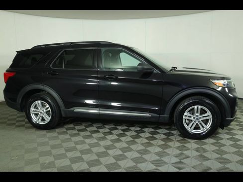 Used 2022 Ford Explorer XLT AWD/4WD image 10