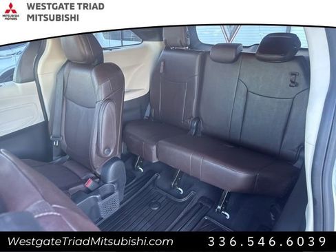 Used 2022 Toyota Sienna Platinum image 31