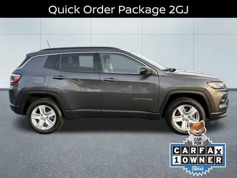 Used 2022 Jeep Compass Latitude image 2