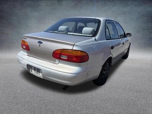 Used 2002 Chevrolet Prizm w/ Preferred Equipment Group 3 FWD image 7