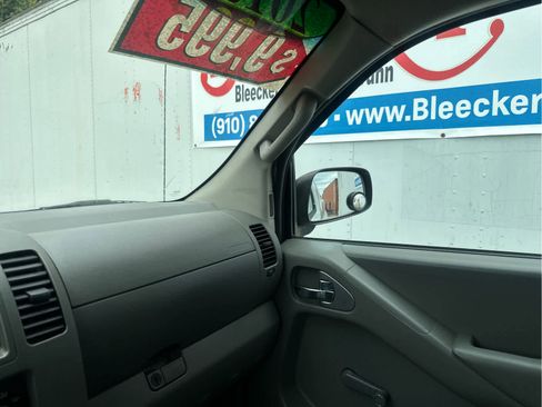 Used 2013 Nissan Frontier S image 32