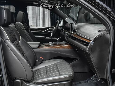 Used 2021 Cadillac Escalade Sport Platinum w/ LPO, ONYX Package AWD/4WD image 26