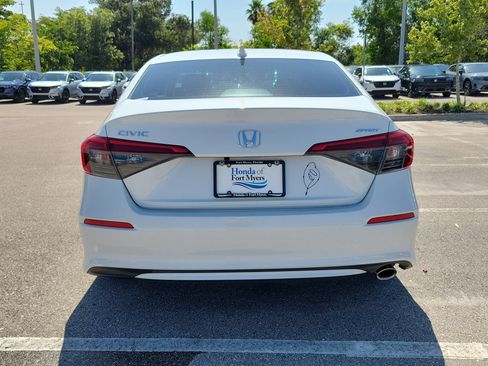 Used 2023 Honda Civic Sport image 5