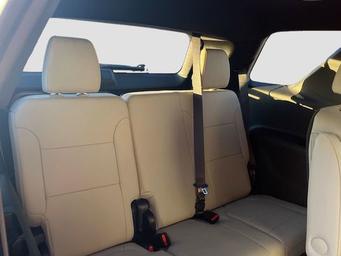 Used 2023 Chevrolet Traverse LT w/ LT Premium Package image 28
