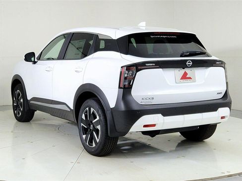Used 2025 Nissan Kicks SV image 5