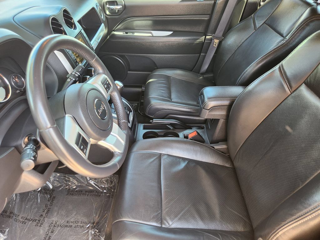 Used 2017 Jeep Compass High Altitude FWD image 3