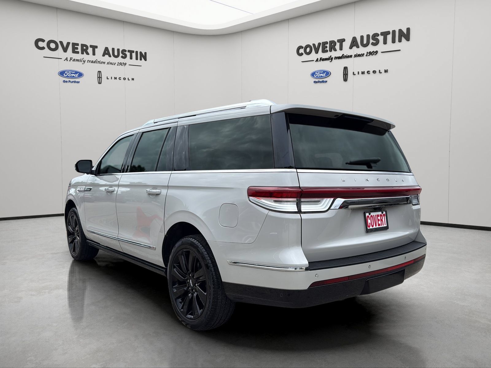 Used 2023 Lincoln Navigator L Reserve AWD/4WD image 3