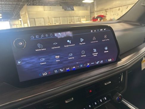 Used 2025 Chevrolet Suburban Premier image 10