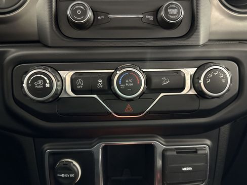 Used 2019 Jeep Wrangler Sport image 21