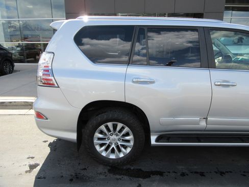 Used 2014 Lexus GX 460 w/ Premium Package AWD/4WD image 10