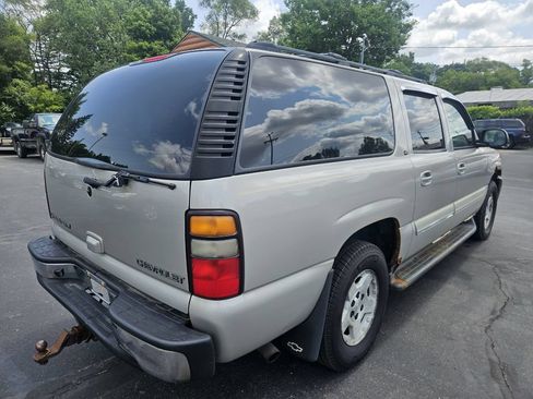 Used 2005 Chevrolet Suburban LT w/ Preferred Equipment Group AWD/4WD image 9
