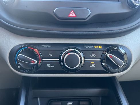 Used 2025 Kia Soul LX w/ LX Technology Package image 19