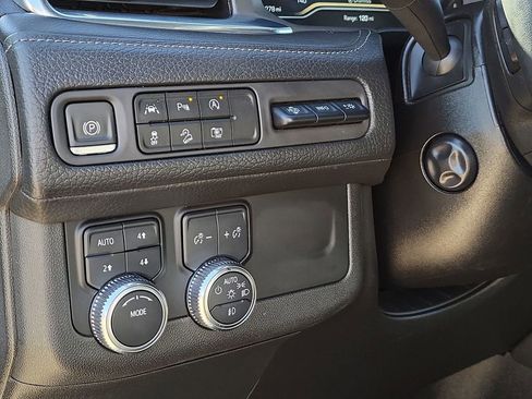 Used 2023 GMC Yukon XL Denali image 17