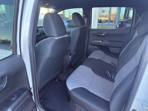 Used 2022 Toyota Tacoma TRD Off-Road image 7