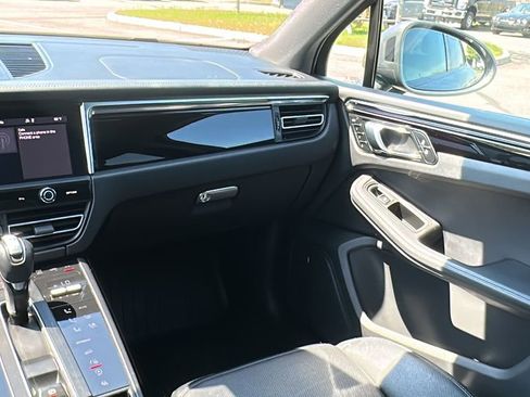 Used 2023 Porsche Macan AWD/4WD image 27