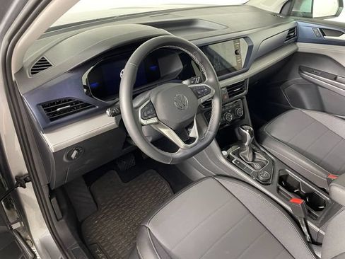 Used 2024 Volkswagen Taos SE AWD/4WD image 3